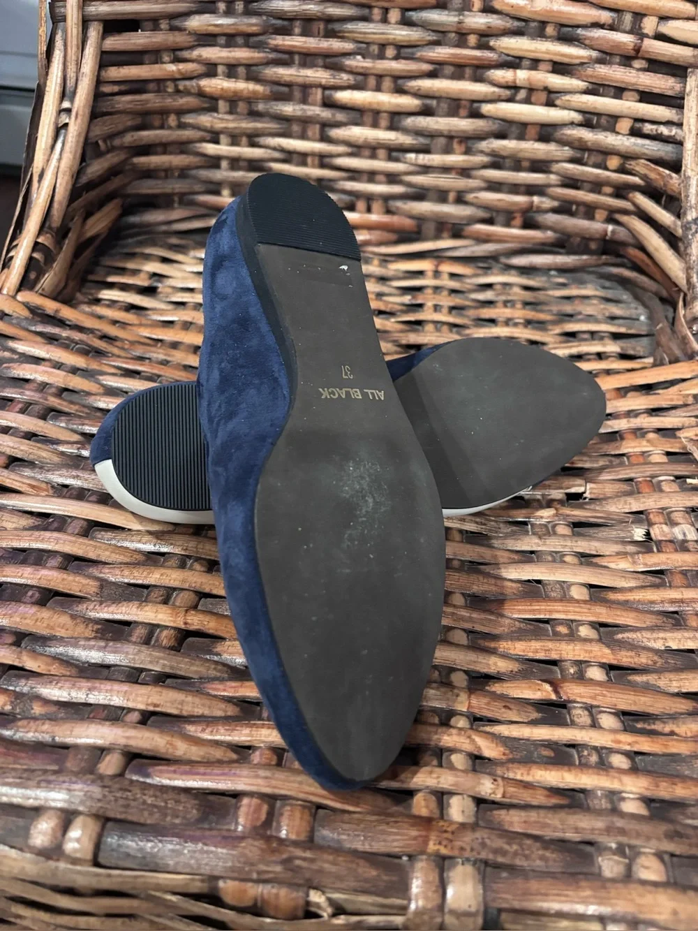 Anthropology All Black -Two-Tone Women’s Flats - Navy and Cream. Size 6.5/37